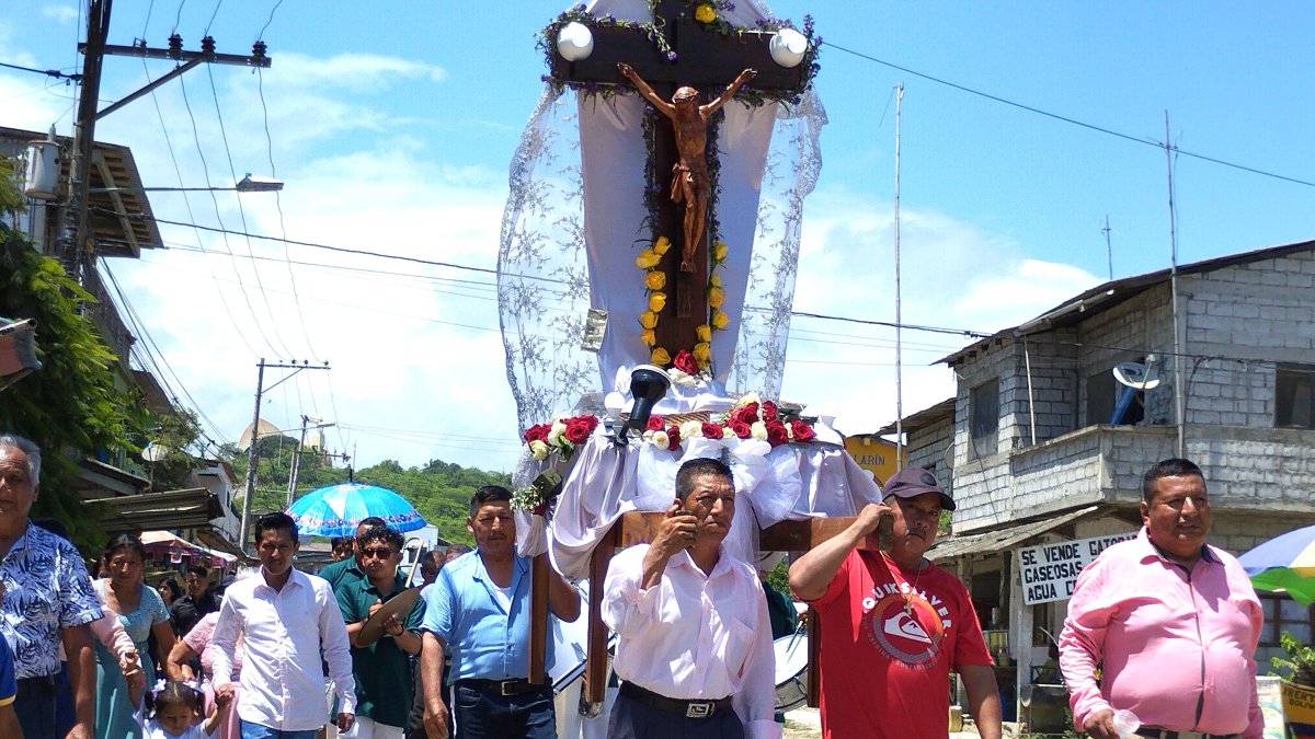 Traslado. Los devotos cumplen con una tradición en Libertador Bolívar.