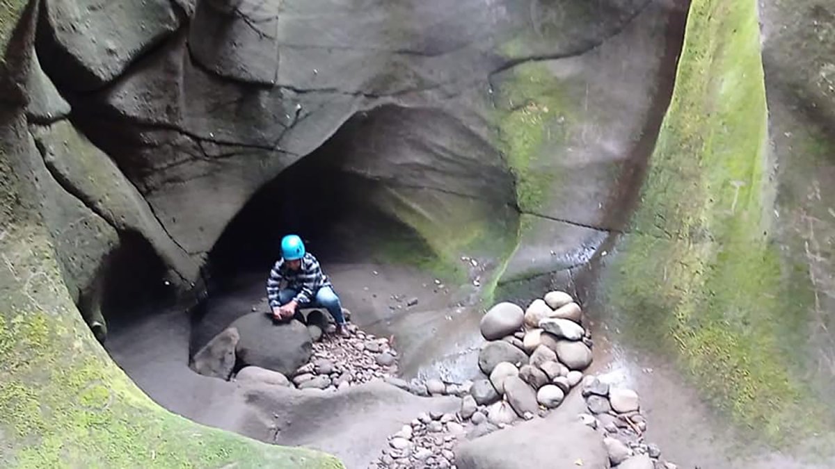 Atractivos. El cerro presenta varios senderos, cuevas y quebradas.