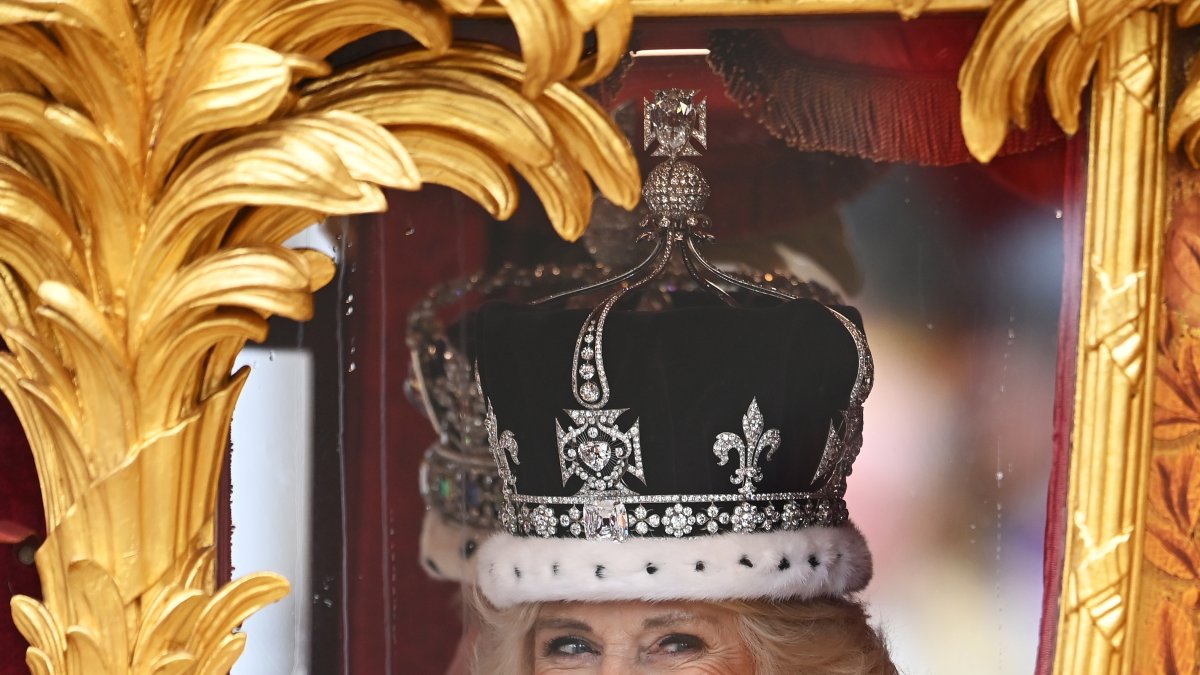 Camila lucía muy feliz en la coronación