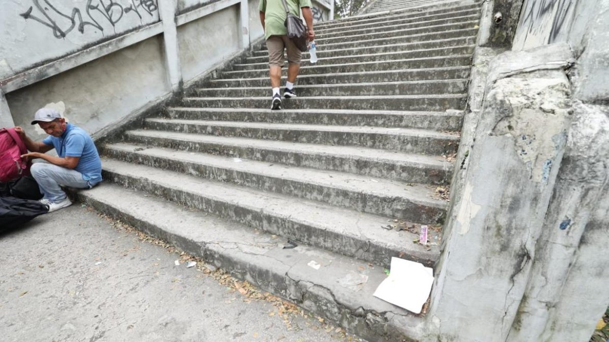 El cuerpo de la víctima quedó tendido en el lugar.