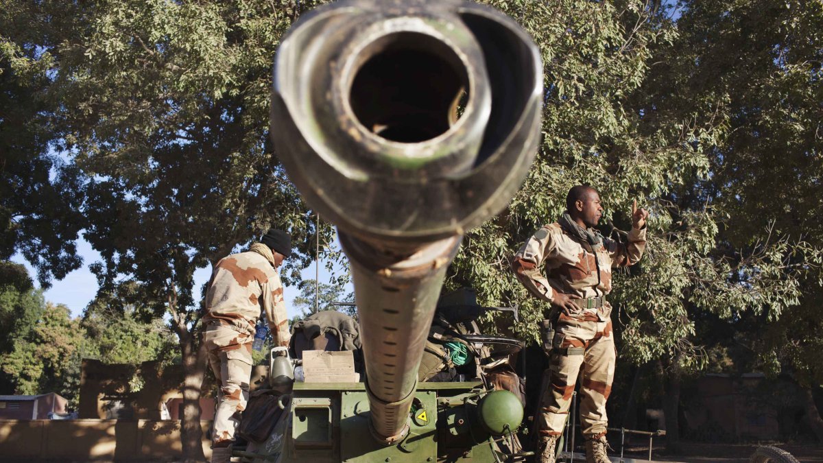 Los soldados africanos salen a defender su tierra