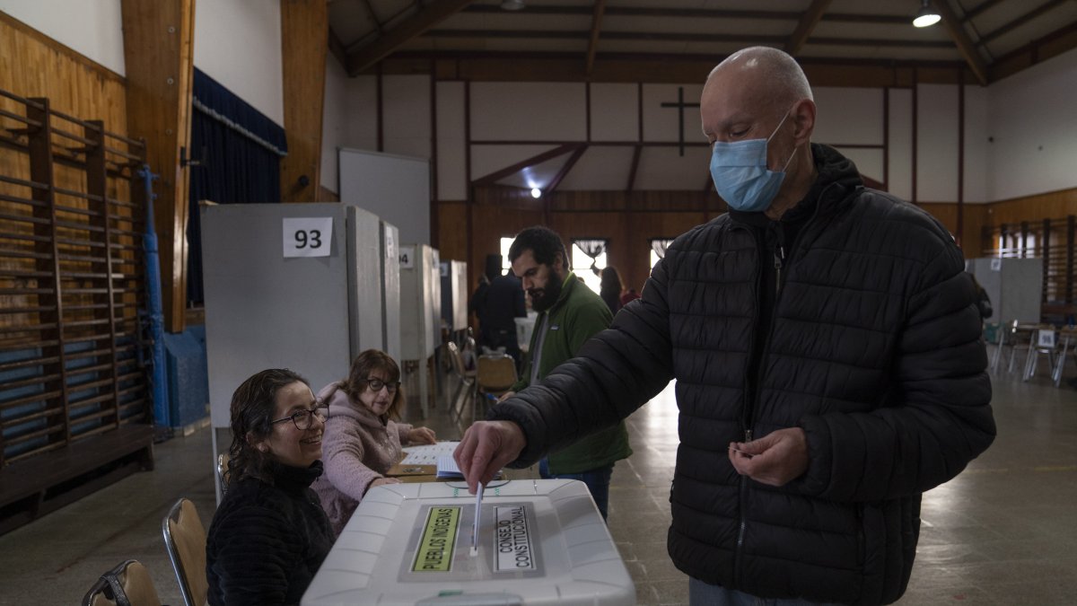 Ciudadanos participan en las elecciones del Consejo Constitucional 2023,