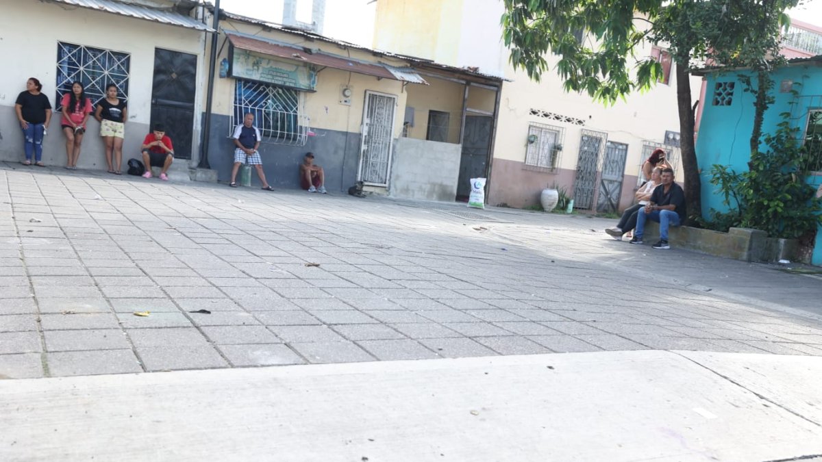 Supuestos sicarios llegaron en un carro y dispararon a quema ropa asesinando a dos personas