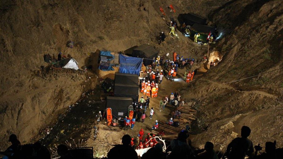 Personal de rescate realiza sus labores