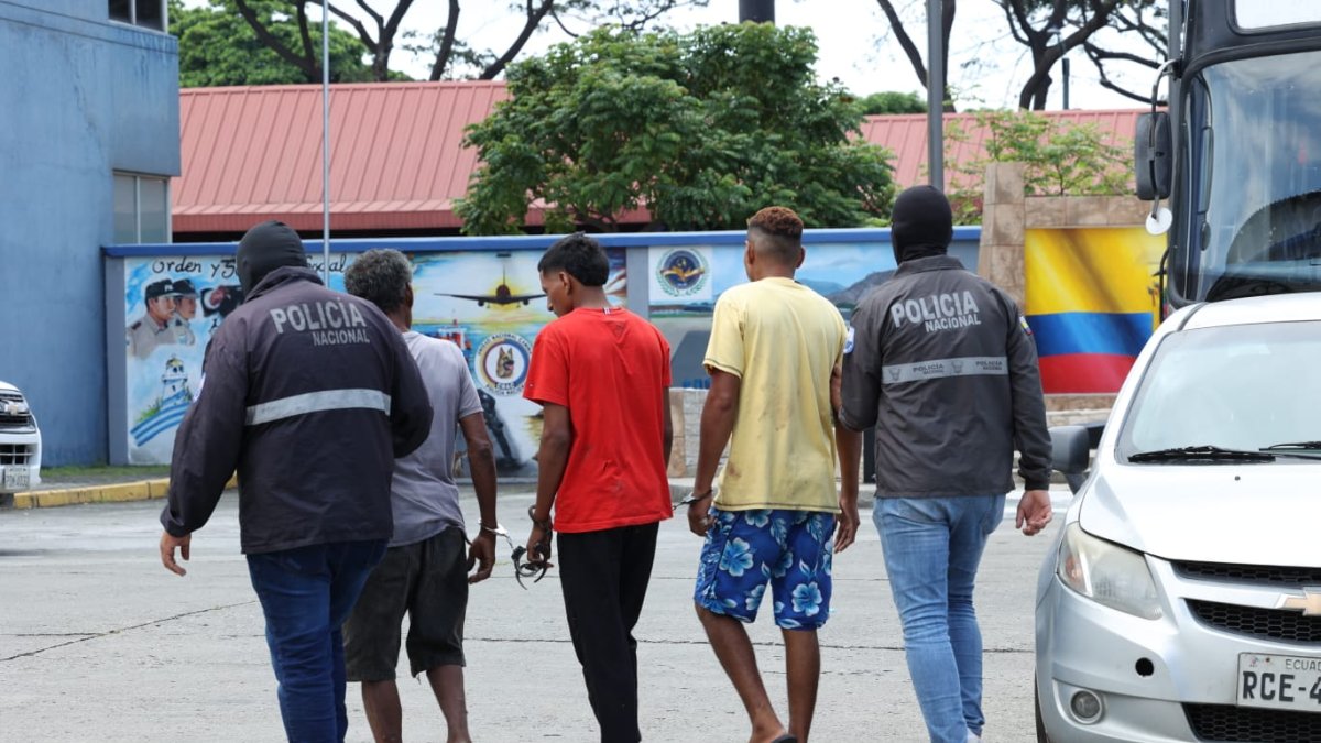 Los detenidos fueron presentados en el Cuartel Modelo de la Policía Nacional, en Guayaquil.