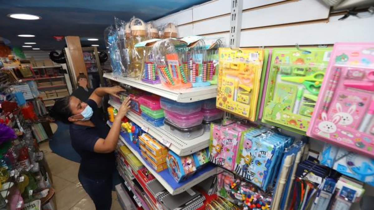 Los útiles escolares se han convertido en un gasto importante para las familias.