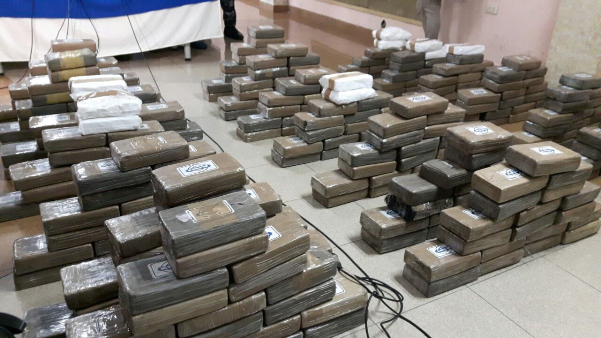 Evidencia. En 70 bultos se encontró más de 3.000 paquetes rectangulares de cocaína.