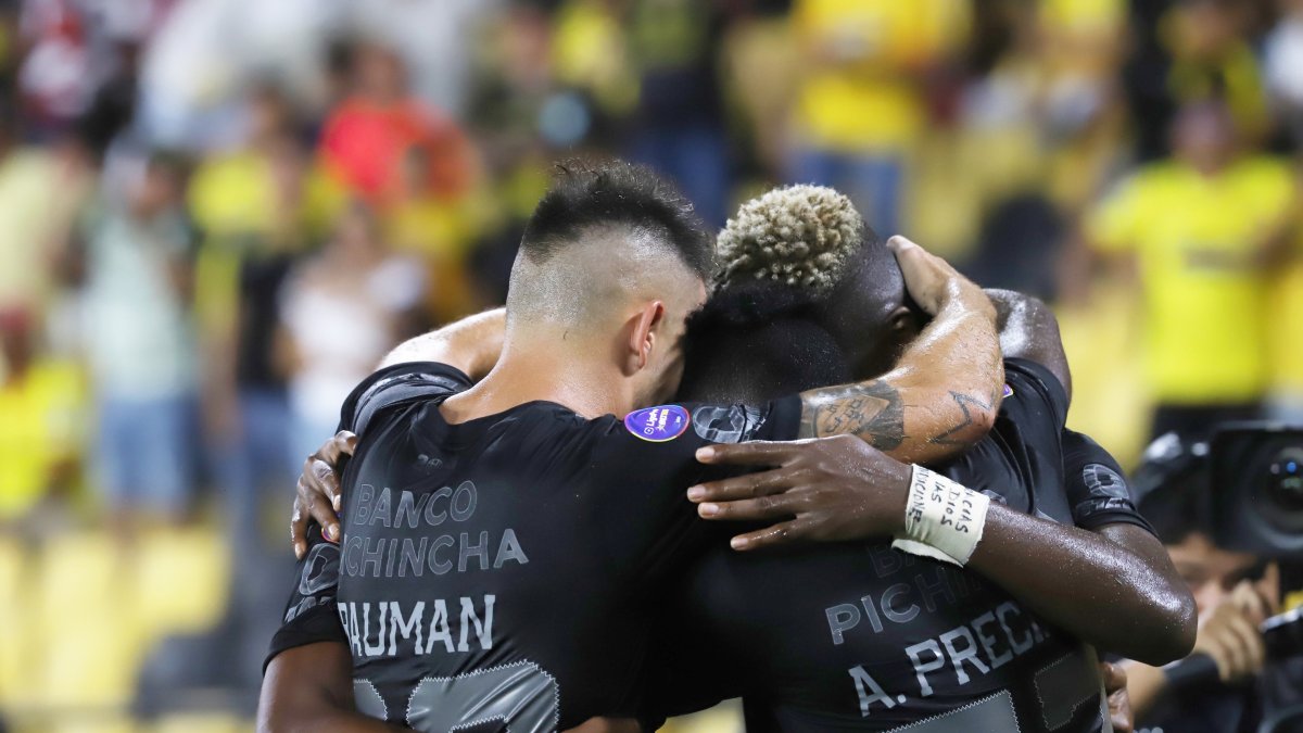 Los jugadores de Barcelona celebraron el 5-1 ante Aucas la noche del domingo 7 de mayo.