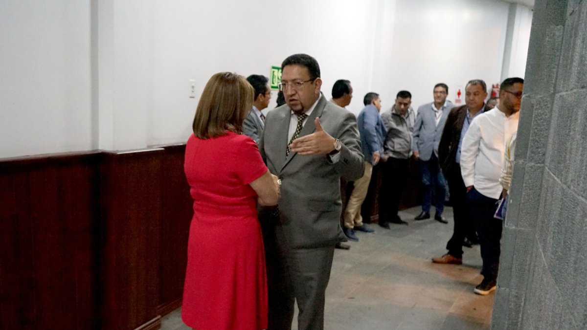 Diálogos. Saquicela conversa con Wilma Andrade (ID) sobre el procedimiento que se aplicaría el 9 de mayo de 2023 en el pleno.