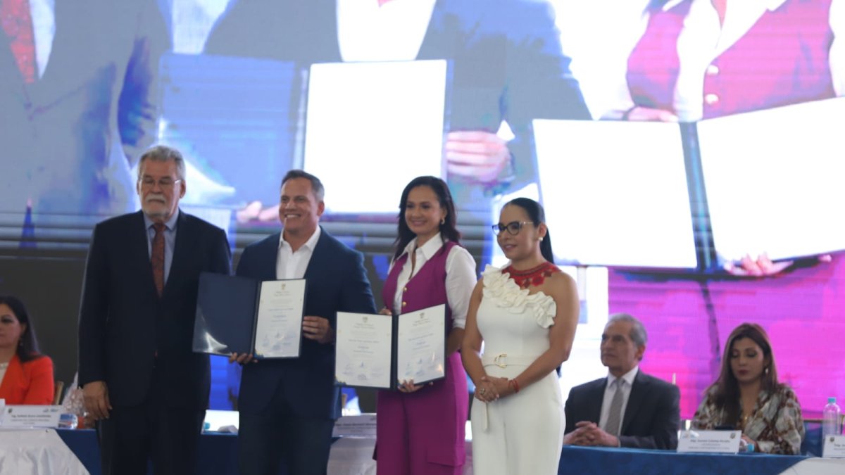 La prefecta del Guayas, Marcela Aguiñaga, recibió sus credenciales como nueva autoridad electa