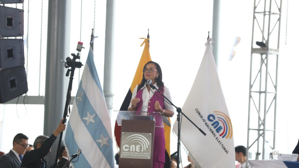 Marcela Aguiñaga tras recibir credenciales como Prefecta del Guayas.
