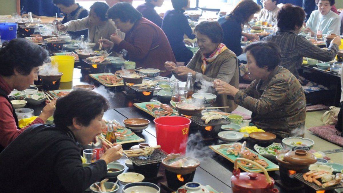 Una foto referencial sobre el banquete que disfrutaron ,los siete amigos