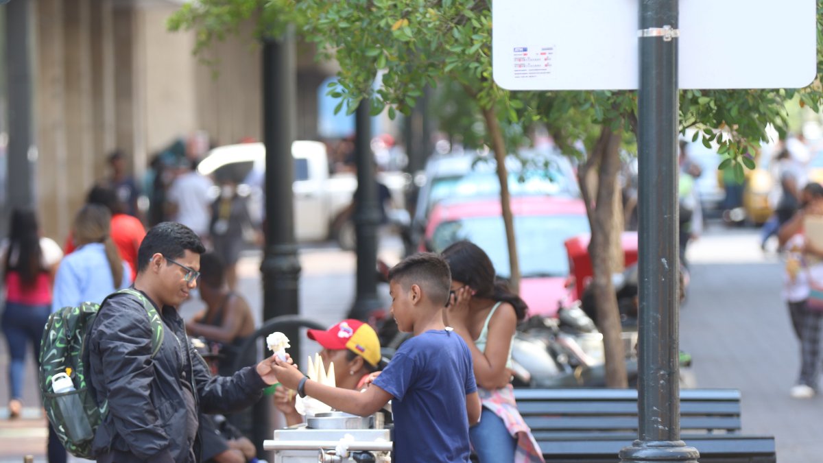 La ciudadanía reportó como 'insoportable' la ola de calor del 8 de mayo.