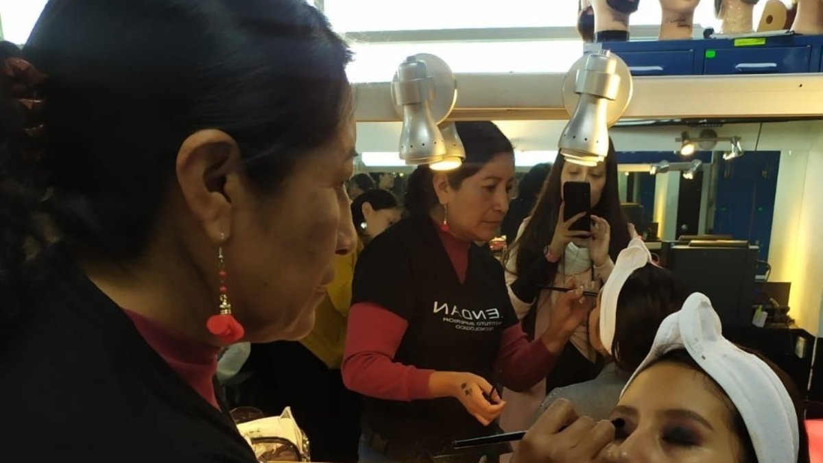 Curso.- Mujeres víctimas de la violencia se preparan para conseguir un trabajo o crear un negocio propio.