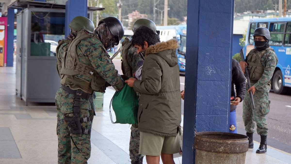 Varias entidades de seguridad pública trabajan contra la delincuencia en Quito.