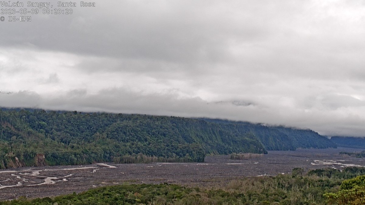 El Instituto registró presencia de nubes alrededor del coloso Sangay.