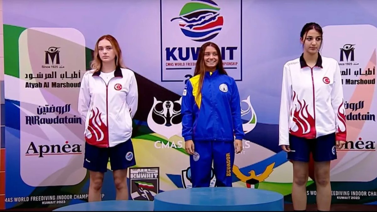 La joven nadadora se hizo con la medalla de oro en el mundial de apnea celebrado en Kuwait.