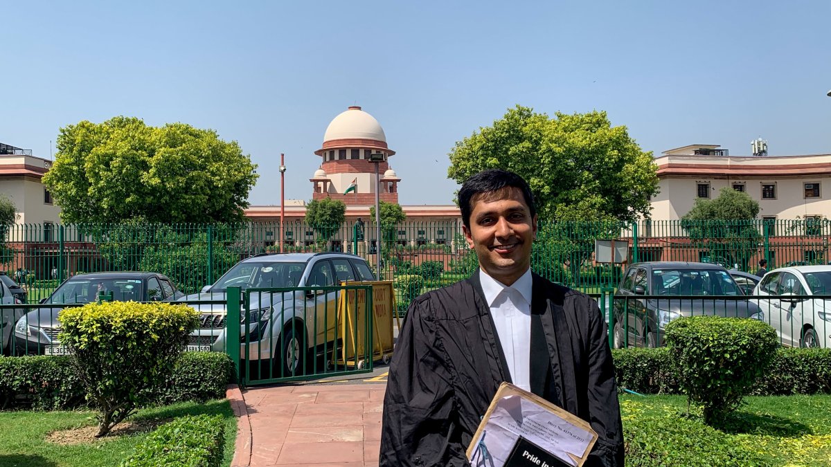 Utkarsh Saxena, peticionario y uno de los abogados en el caso que busca el reconocimiento legal del matrimonio homosexual en la India.