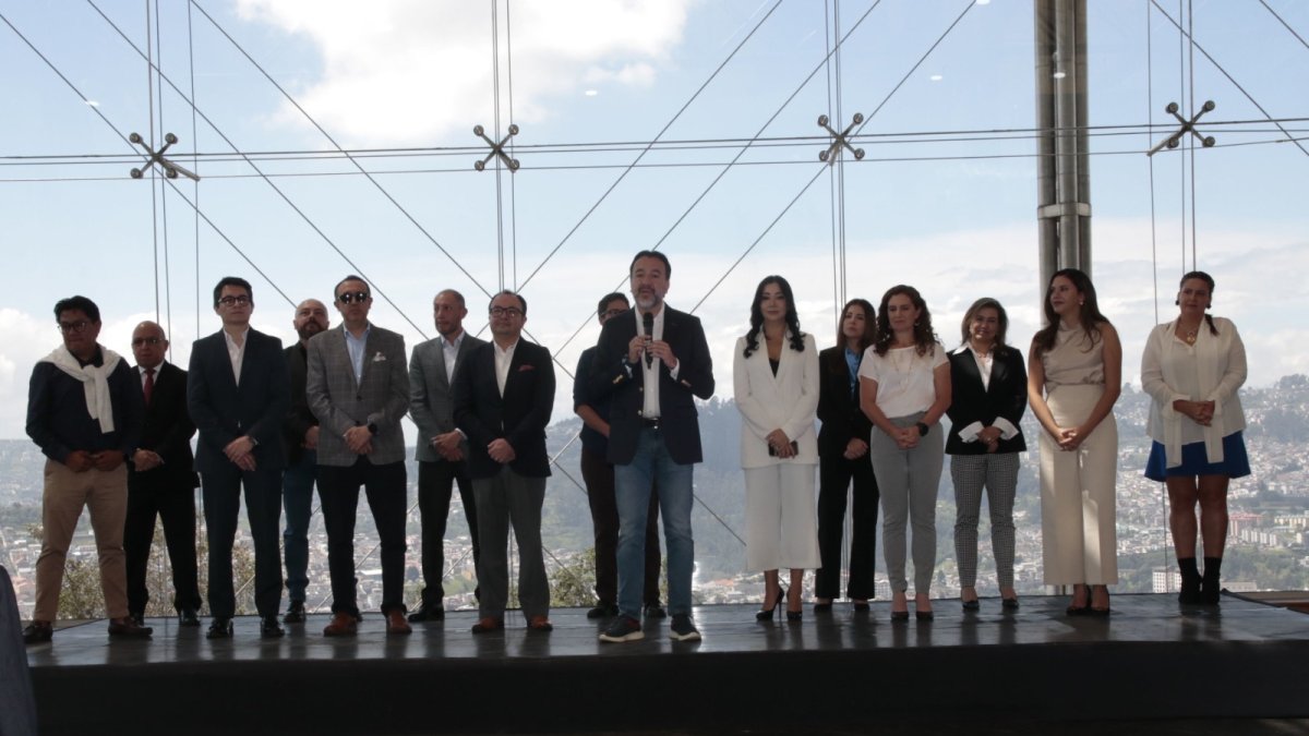 Anuncio. El nuevo alcalde de Quito, Pabel Muñoz, presentó este miércoles a quienes acompañarán su gestión.