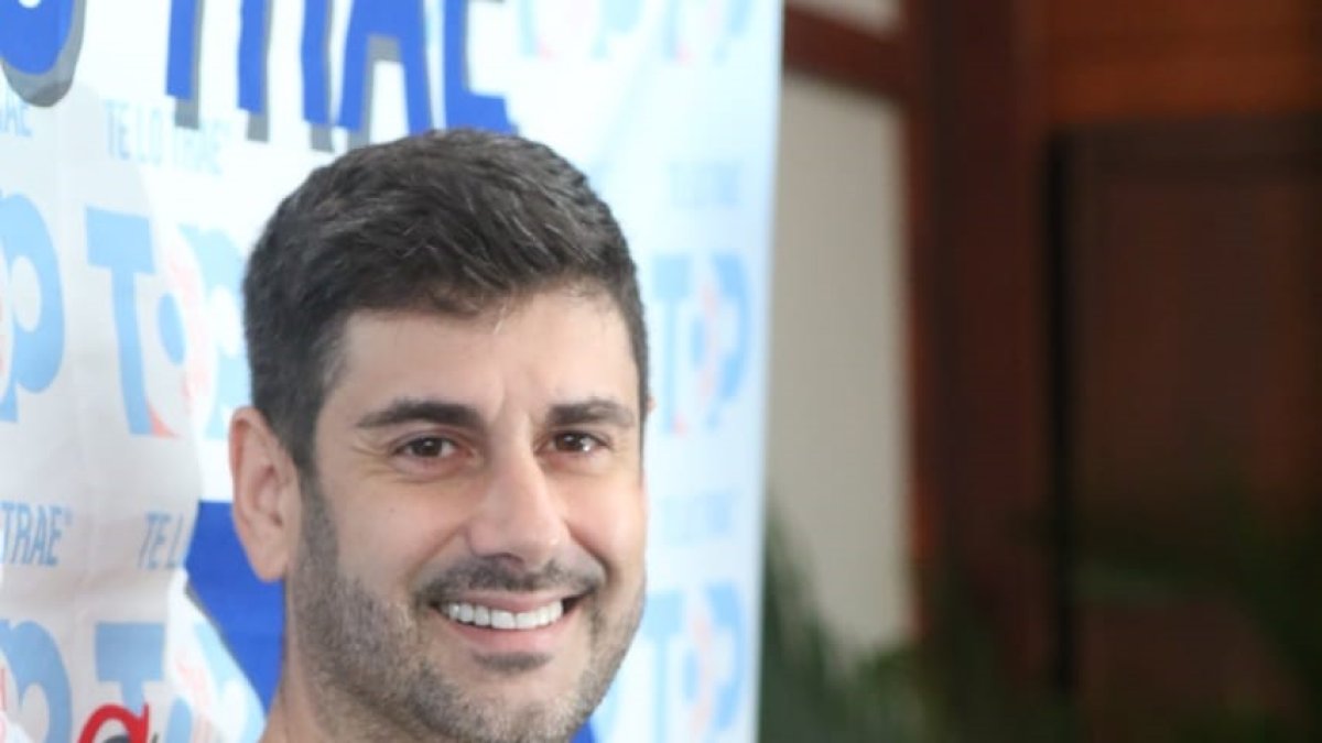 Melendi posando para la cámara de EXPRESIONES