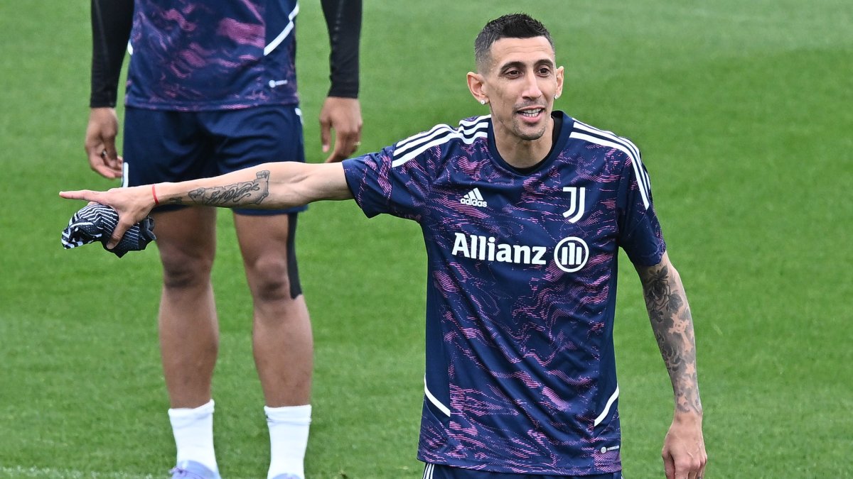 Ángel Di María reacciona durante una sesión de entrenamiento en el Continassa de Turín, Italia, el 10 de mayo de 2023.