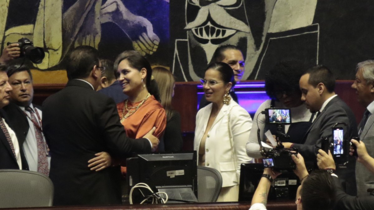 Discurso. El presidente Saquicela rindió cuentas de su gestión el 10 de mayo de 2023. Recibió el apoyo de Mireya Pazmiño.