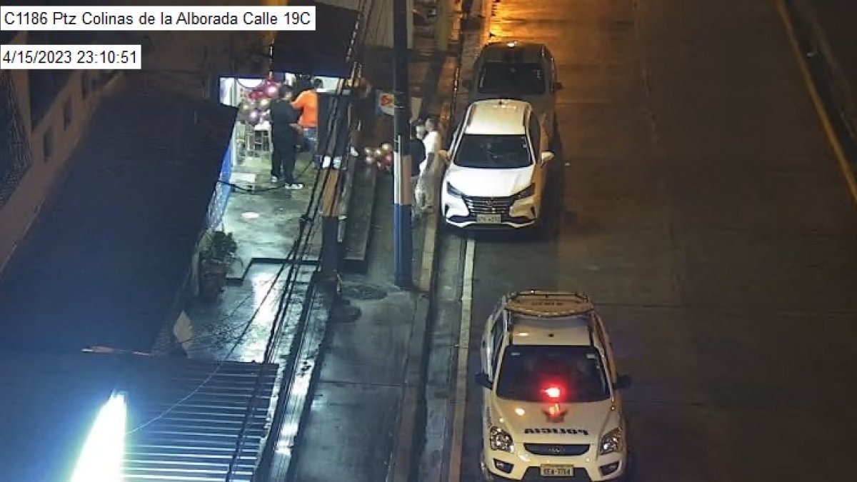 La Policía en uno de los llamados de emergencia de la comunidad de Colinas de la Alborada.