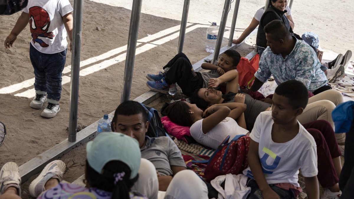  Un aumento significativo en el número de migrantes se esperan cruces ya que la política del Título 42 de la era COVID, que permitió una expulsión rápida de inmigrantes ilegales, expirará el 11 de mayo.