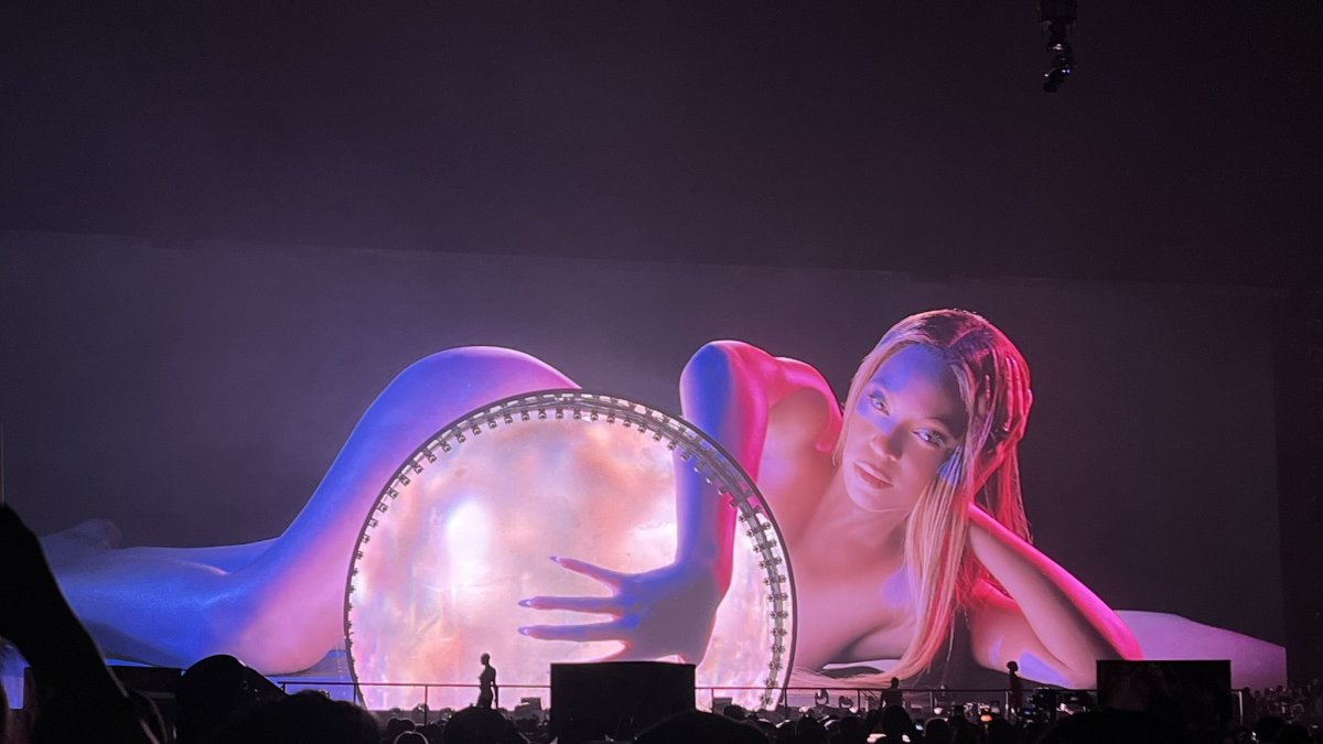 Beyoncé sorprende con su escenografía, efectos, vestuario y setlist.