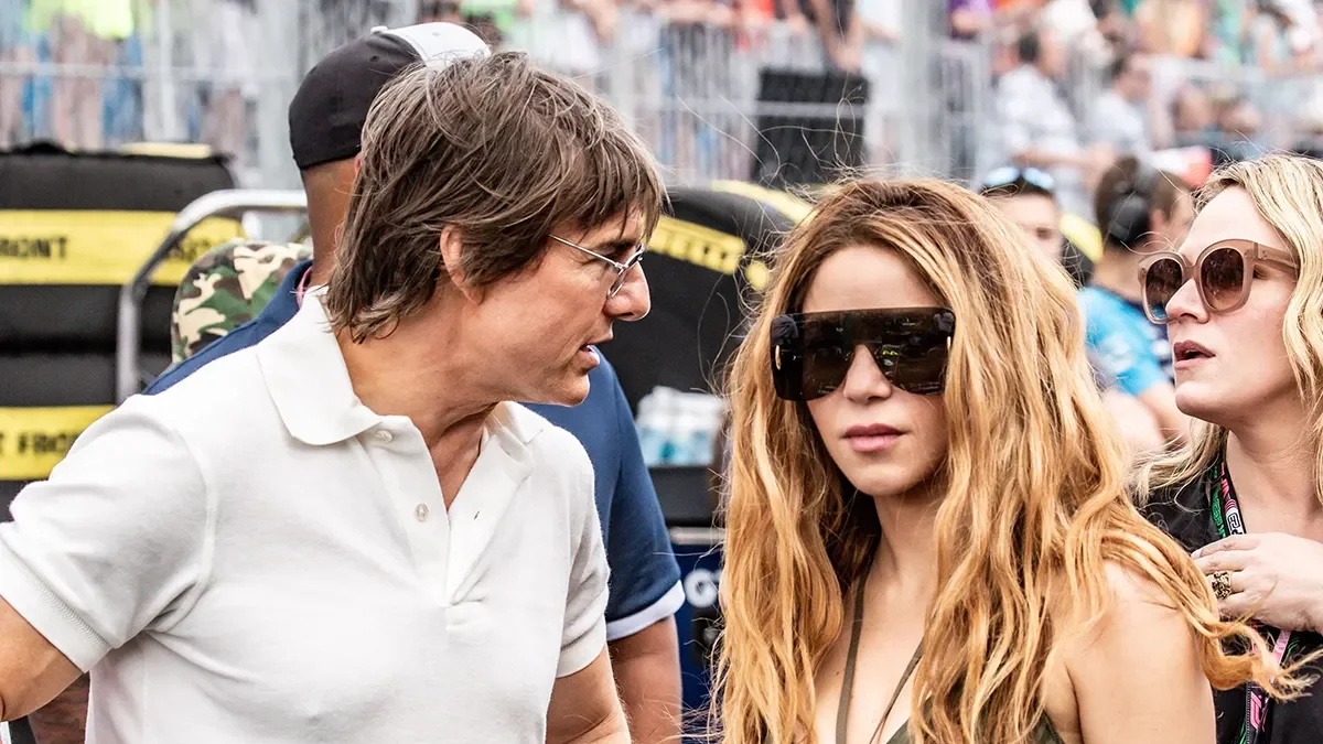 Ambos solteros fueron vistos en el Gran Premio de Fórmula Uno de Miami, caminando juntos y, más tarde, platicando en una de las terrazas del Autodromo Internacional..
