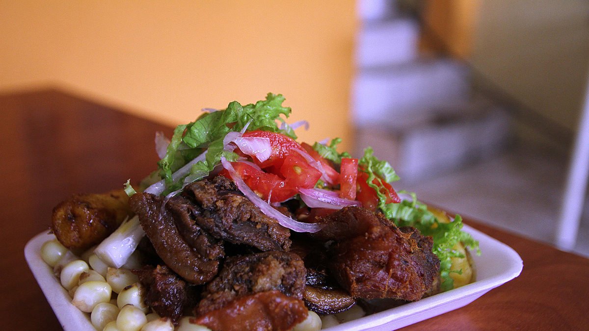 Tradición.- Un plato de la fritada ecuatoriana, considera uno de los mejores platos de cerdo del mundo.