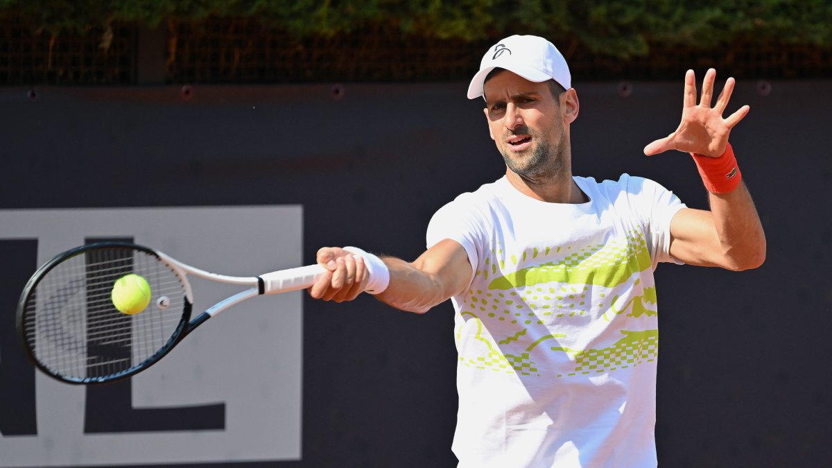 Nole ya se entrena en el Foro Itálico, sede del Masters 1000 de Roma, donde llega como el campeón 2022 ante figuras como Alcaraz.
