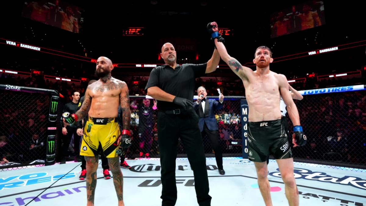 Chito Vera (i), en marzo, perdió ante Cory Sandhagen.