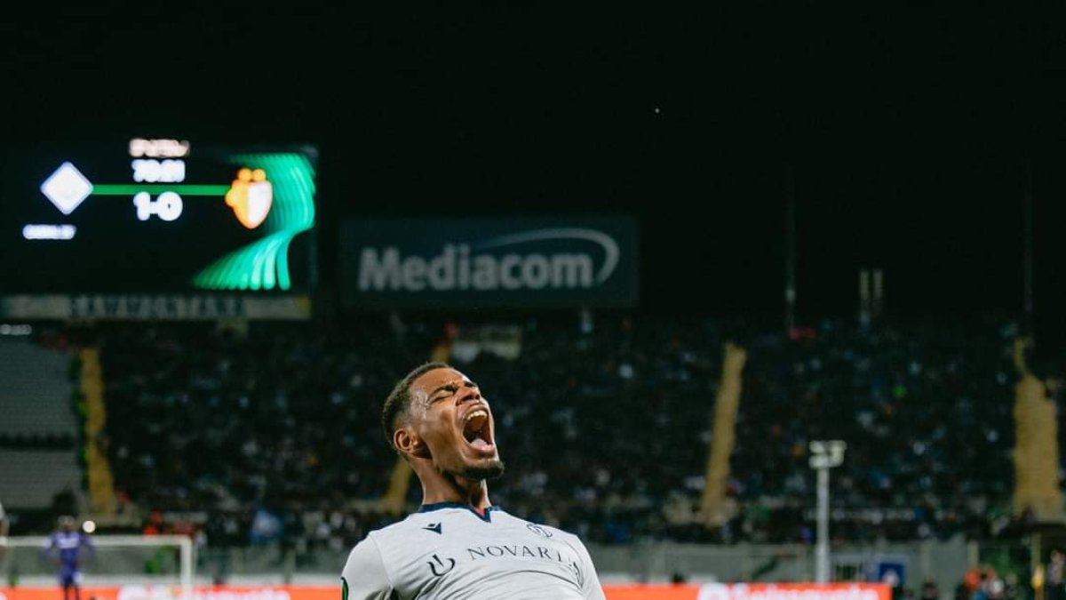 Zeki Andouni celebrando el gol de último minuto para el Basel.