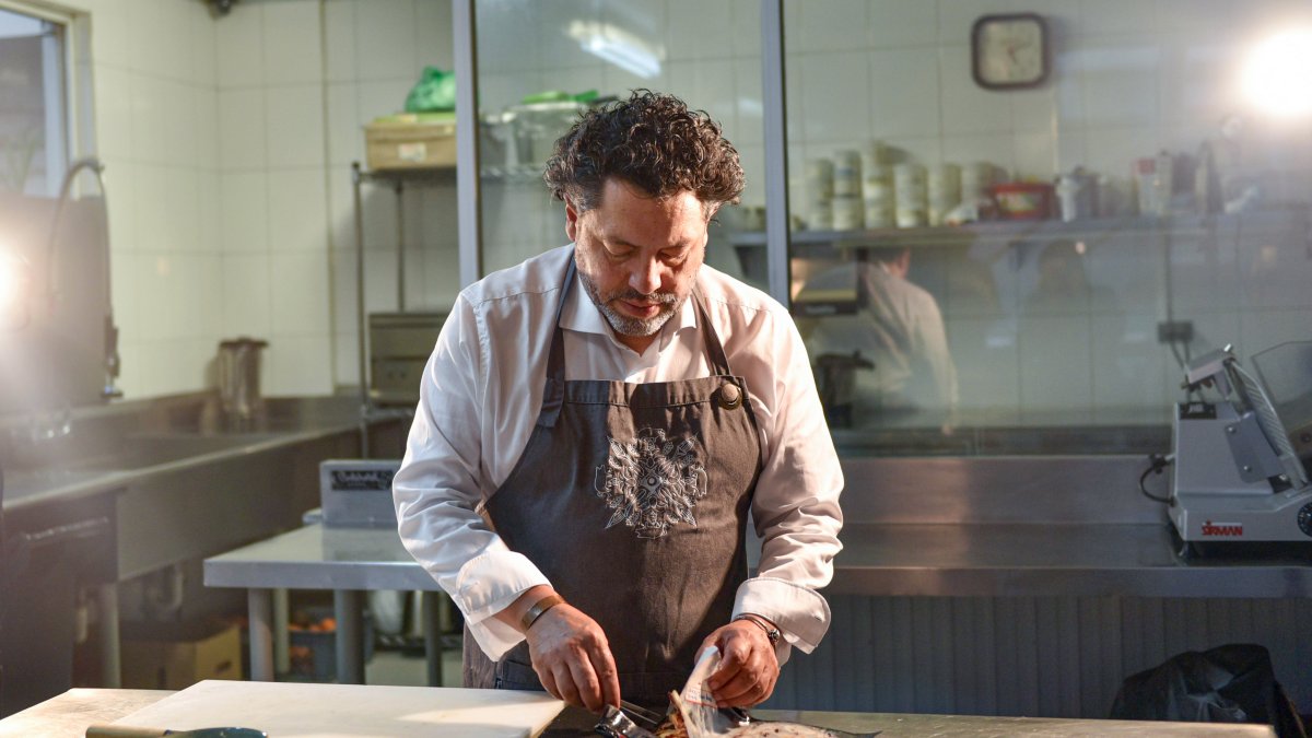 Rescatar los platos representativos con productos locales es su misión.