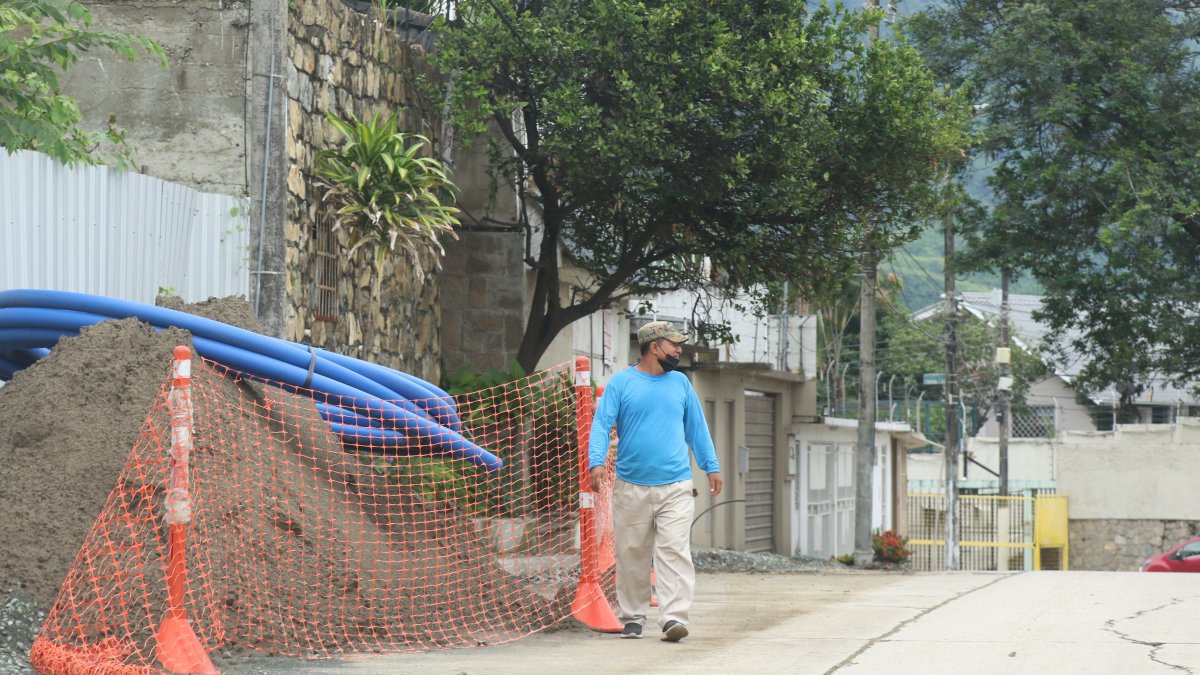 Arreglos. Las veredas se encuentran incaminables en Santa Cecilia.