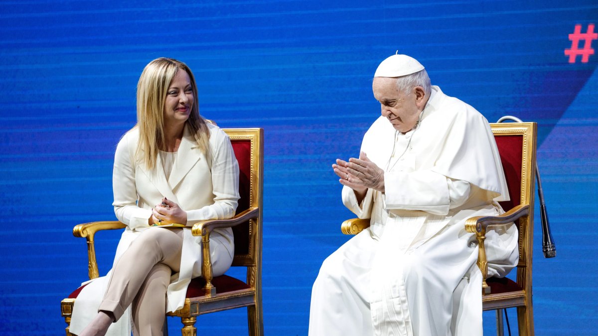 El papa Francisco y la primera ministra italiana, Giorgia Meloni.