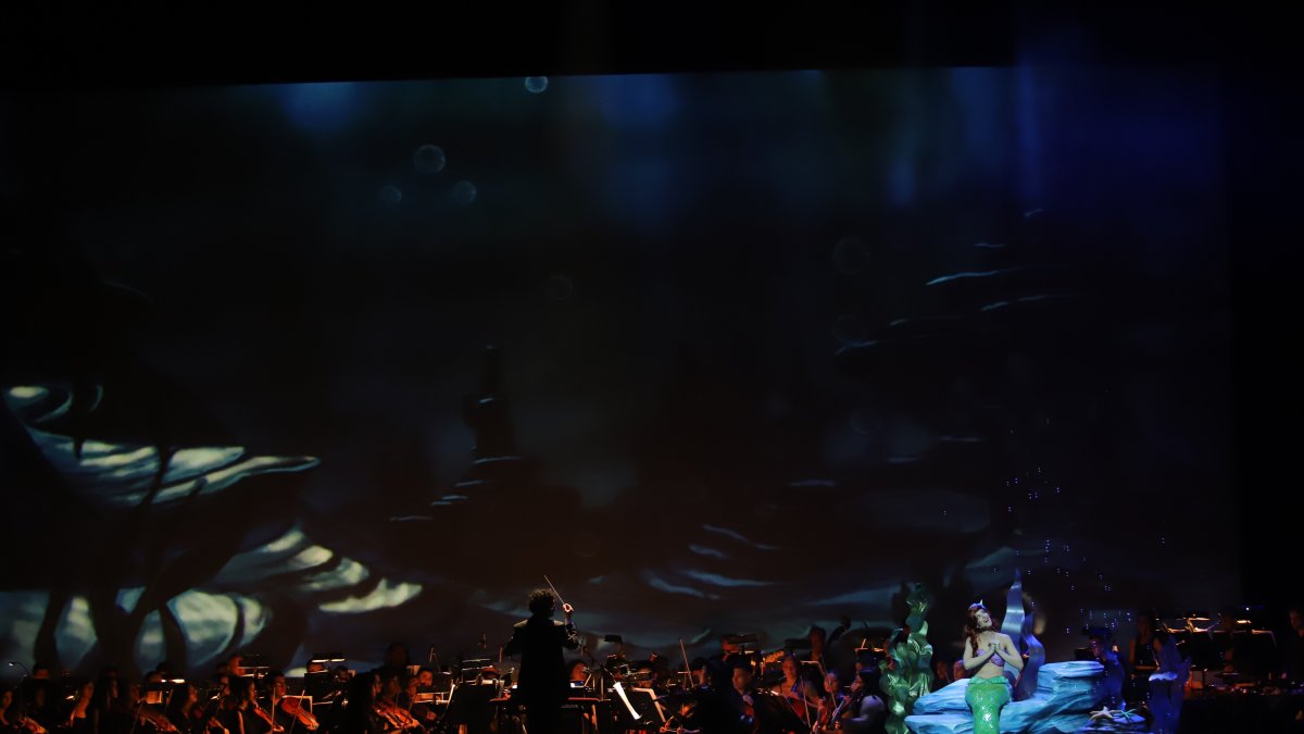 Disfruta de un siglo repleto de melodías inolvidables.