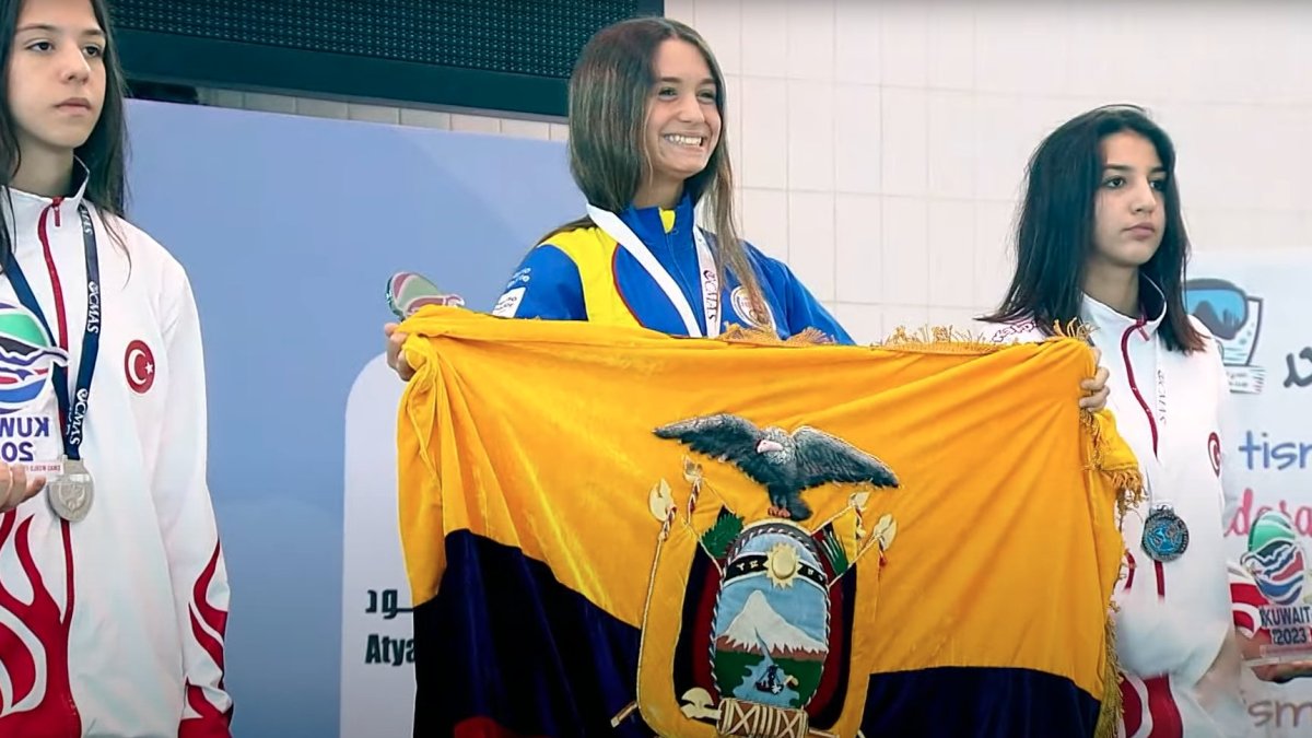 Con una amplia sonrisa la joven ecuatoriana recogió ayer su segundo oro en monoaleta del Mundial de Apnea Bajo Techo.