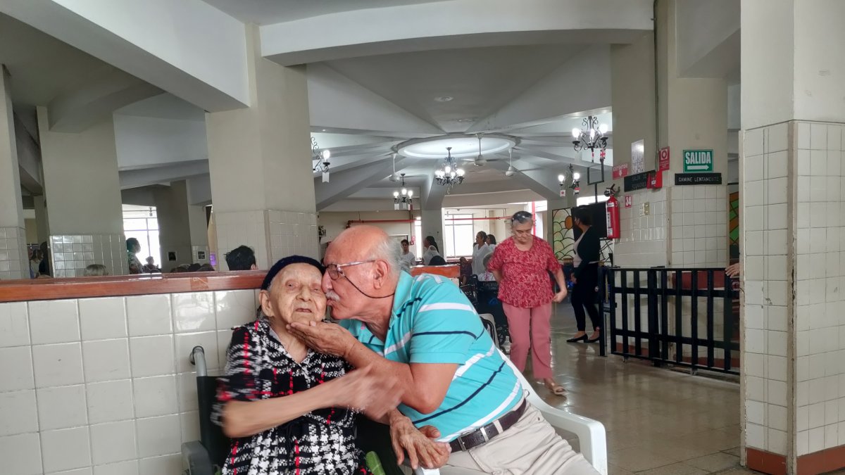 Hilda Franco celebra junto a su hijo Édison Vítores, el Día de la Madre.