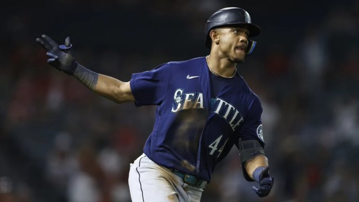 Julio Rodríguez recientemente renovó con Marineros y ahora les está dando resultado.