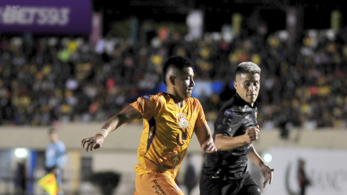 Barcelona vence 2-0 a Libertad, al término del primer tiempo.