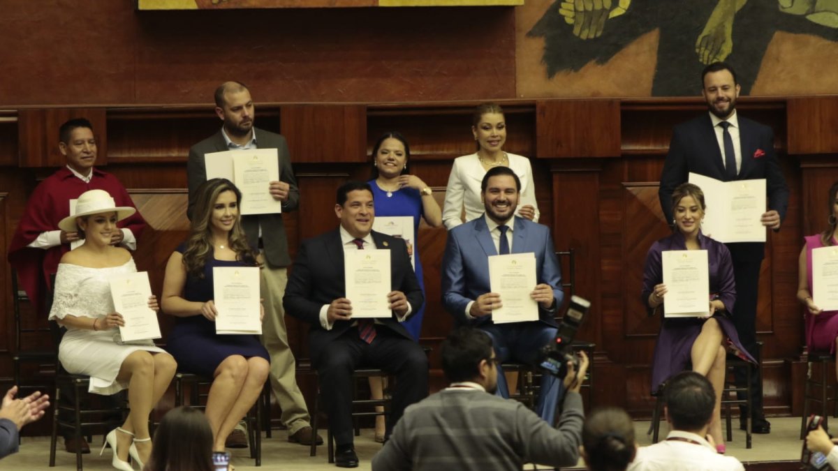 Asamblea posesiona a los nuevos consejeros del CPCCS.