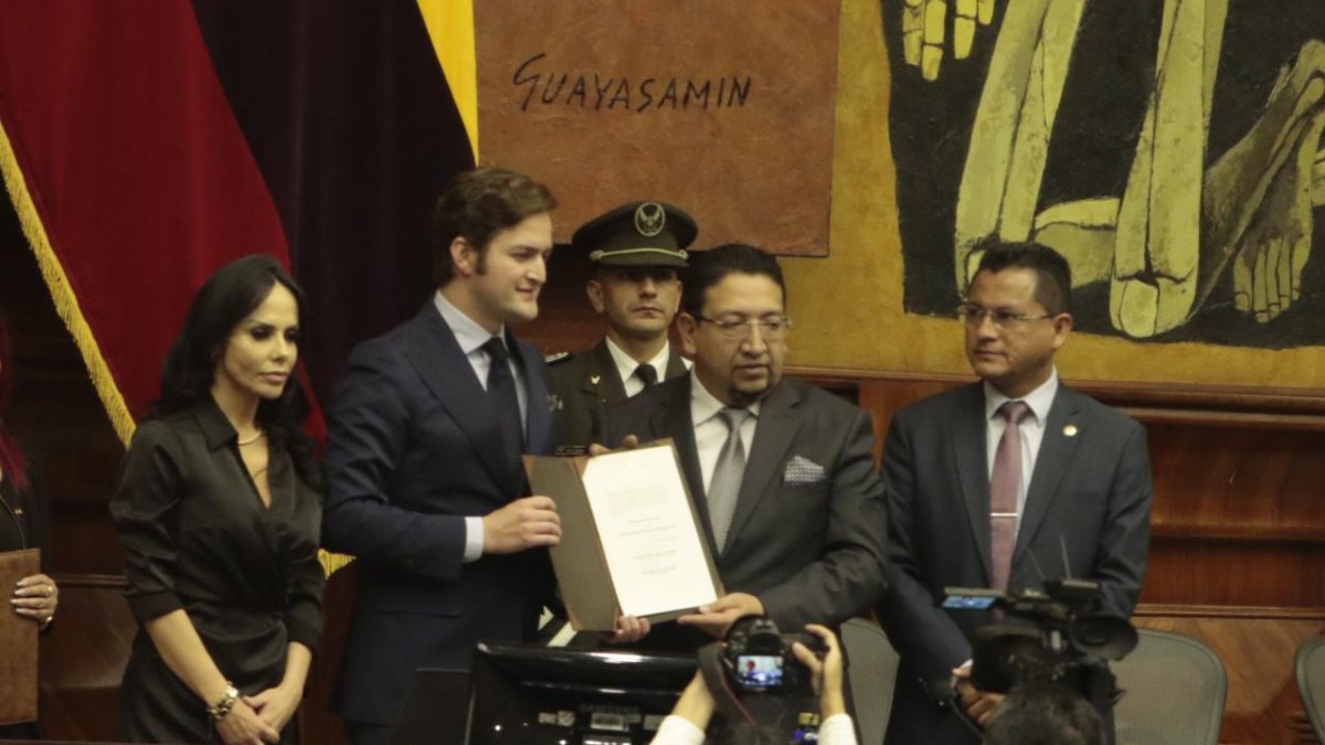 En su discurso, Saquicela dijo que el parlamento debe tener un contrapeso de poderes 