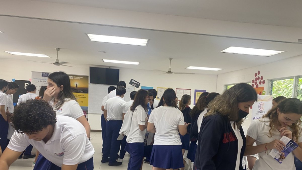 Los estudiantes pueden conocer nuevas carreras de diferentes centros de educación superior del extranjero.