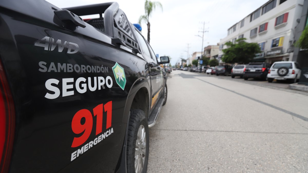 En un recorrido de EXPRESO se constató que en ciertos puntos se encuentran camionetas con leyendas de ‘Samborondón Seguro’.