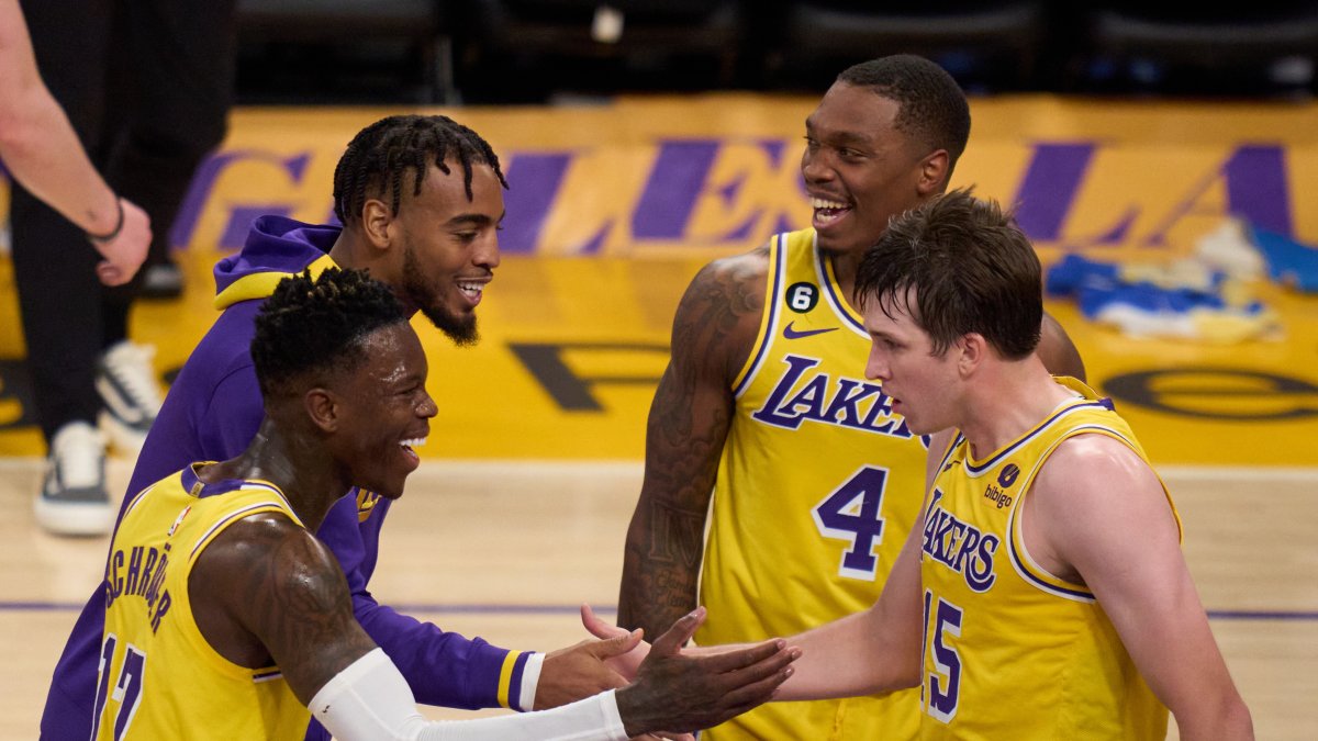 Los jugadores de Lakers festejaron tras la clasificación del fin de semana.