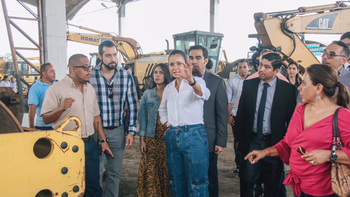 La prefecta Aguiñaga visitó sorpresivamente los galpones que almacenan la maquinaria de la Prefectura.