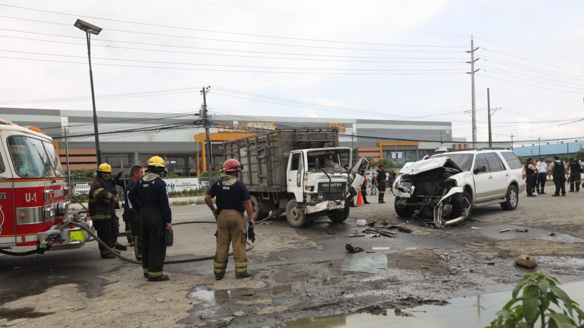 La Policía confirma dos de sus servidores heridos.