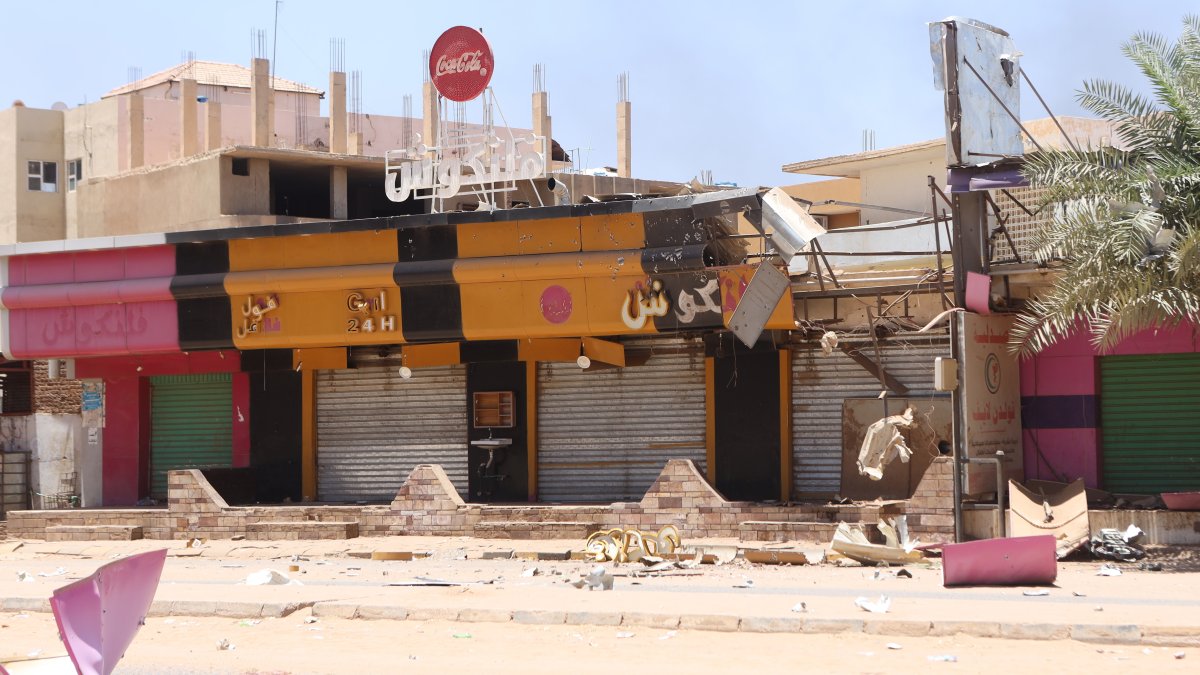 Las calles de la caípital de Sudán , Jartum, están desiertas.